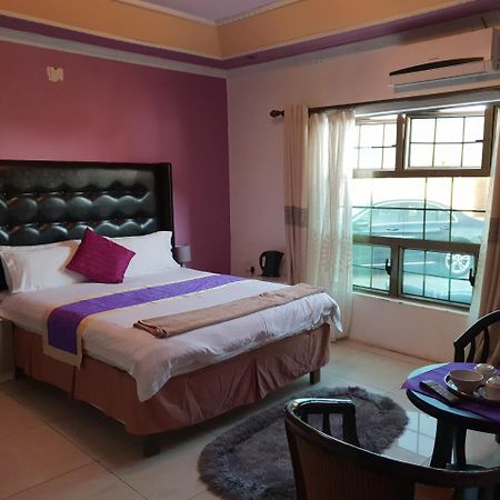 Mathlyn Guest House Франсистаун Экстерьер фото