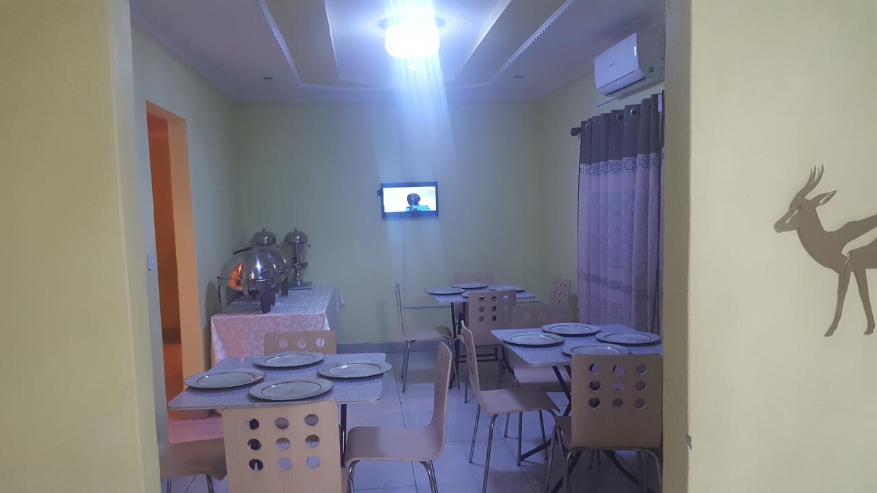 Mathlyn Guest House Франсистаун Экстерьер фото