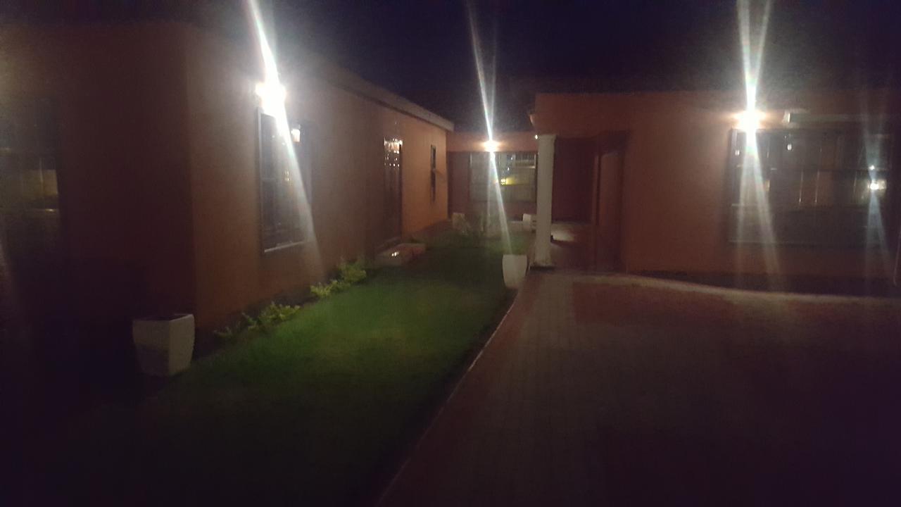 Mathlyn Guest House Франсистаун Экстерьер фото
