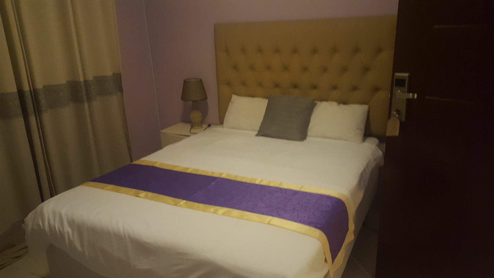 Mathlyn Guest House Франсистаун Экстерьер фото