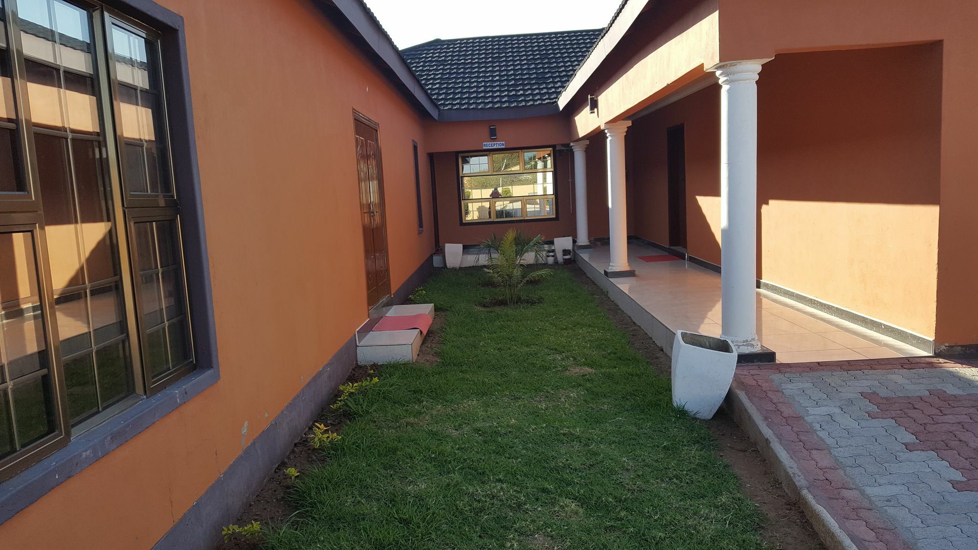 Mathlyn Guest House Франсистаун Экстерьер фото